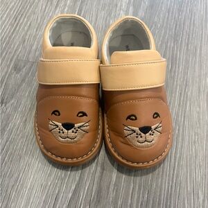 Wee Squeak Leo the Lion Toddler Squeaky Shoes Brown and Tan
